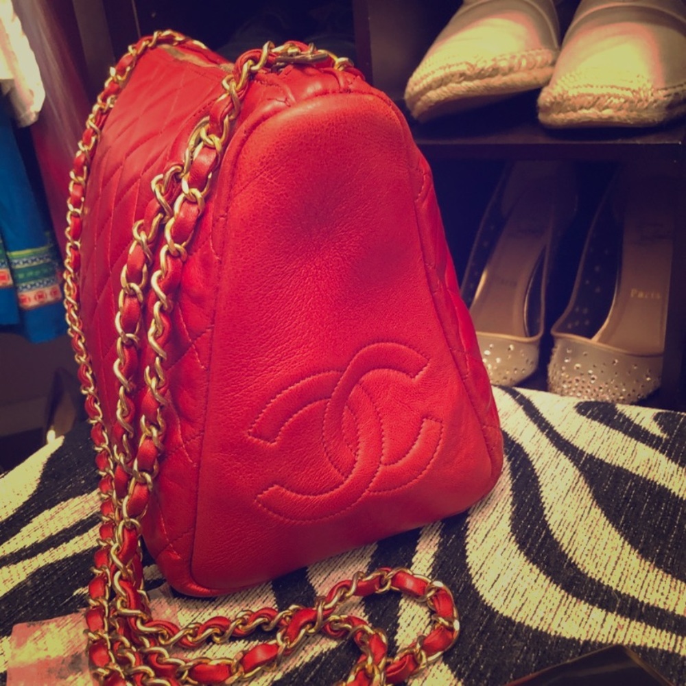 CHANEL shoulder bag. Lamb Leather